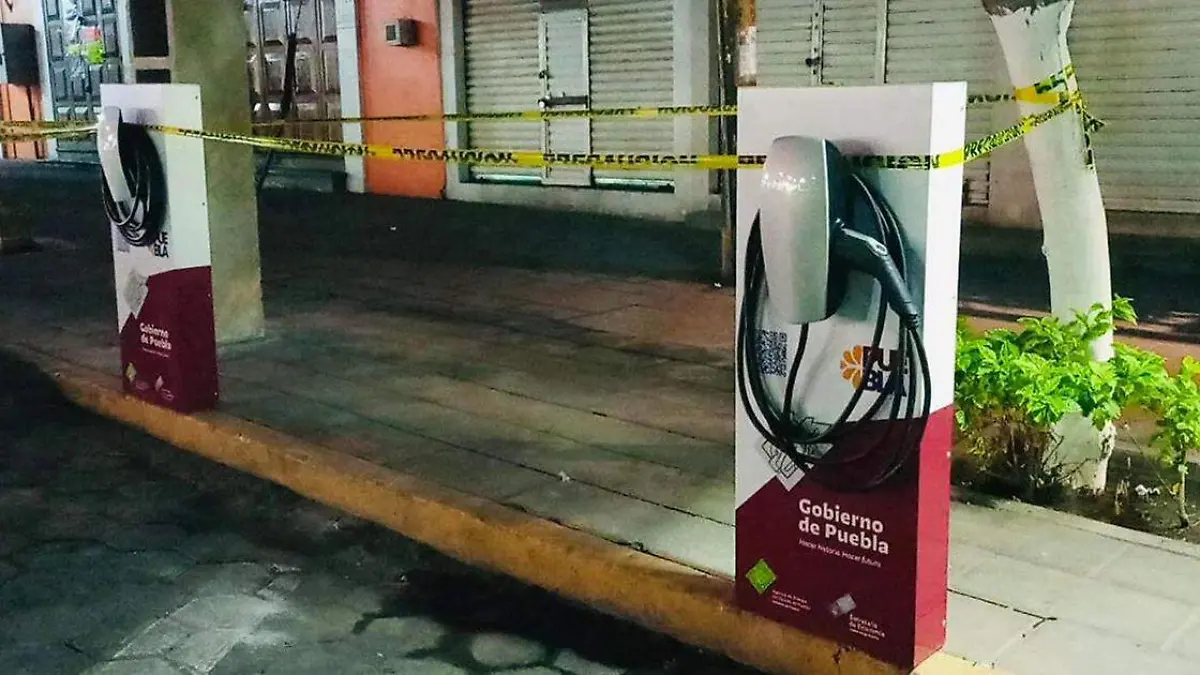 A solo unos días de que se instalaran dos cargadores para autos eléctricos en el centro de Izúcar de Matamoros